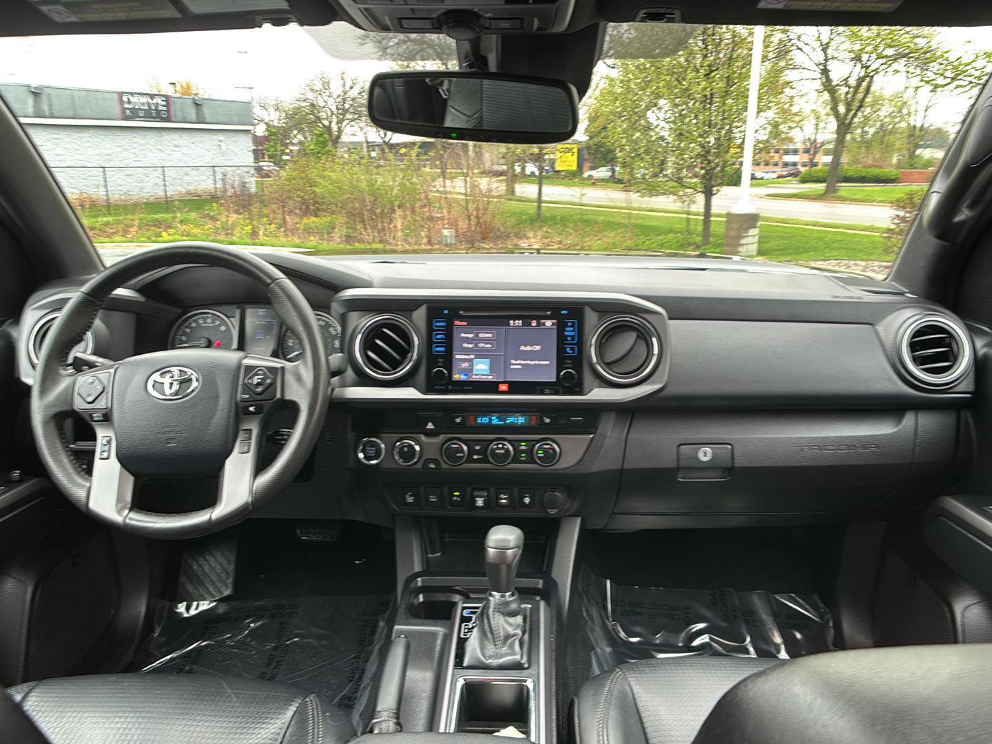 Used 2019 Toyota Tacoma TRD Off-Road AWD/4WD image 19
