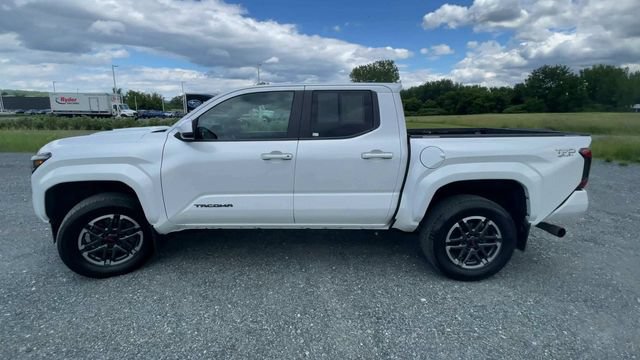 Certified 2024 Toyota Tacoma TRD Sport AWD/4WD image 5