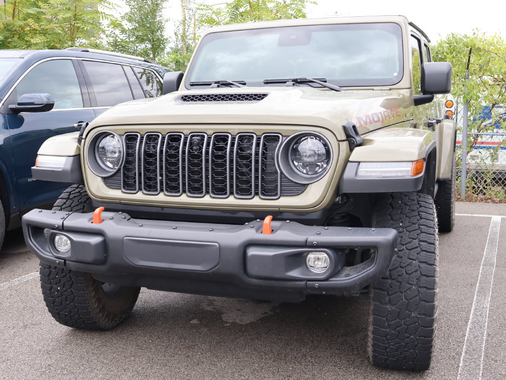 Used 2025 Jeep Gladiator Mojave AWD/4WD image 4