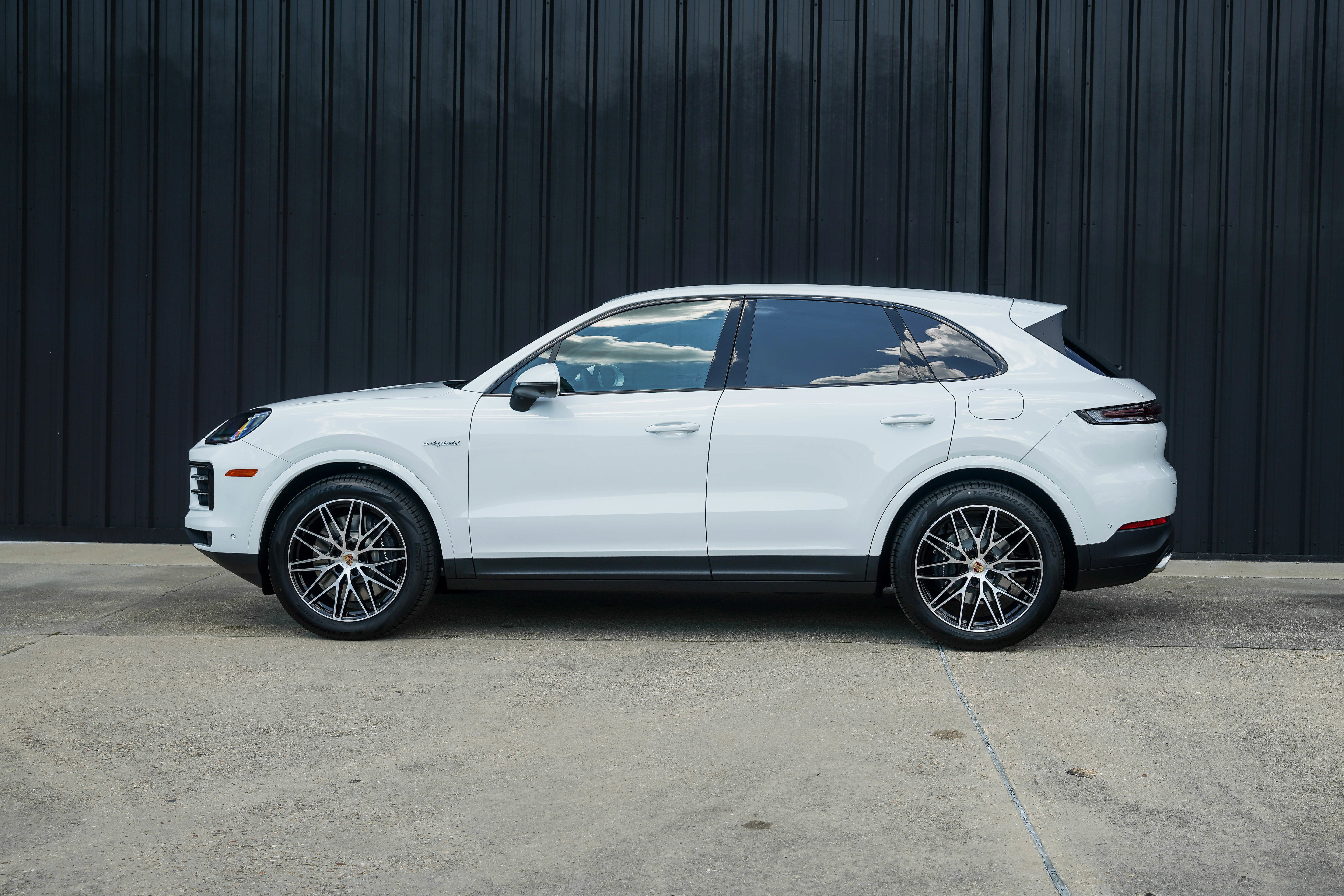 New 2026 Porsche Cayenne E-Hybrid AWD/4WD image 2