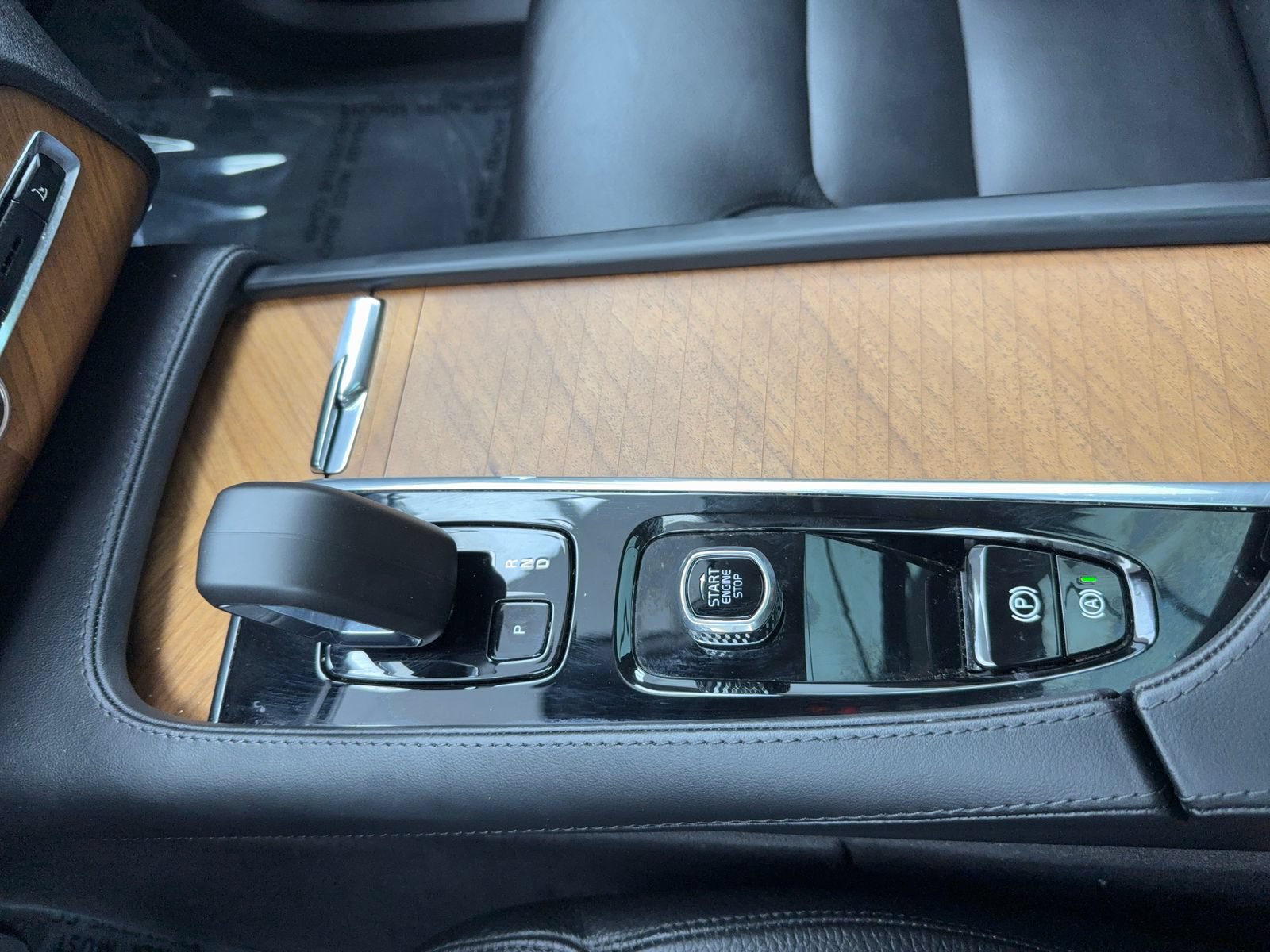 Used 2024 Volvo XC90 T8 Plus AWD/4WD image 30