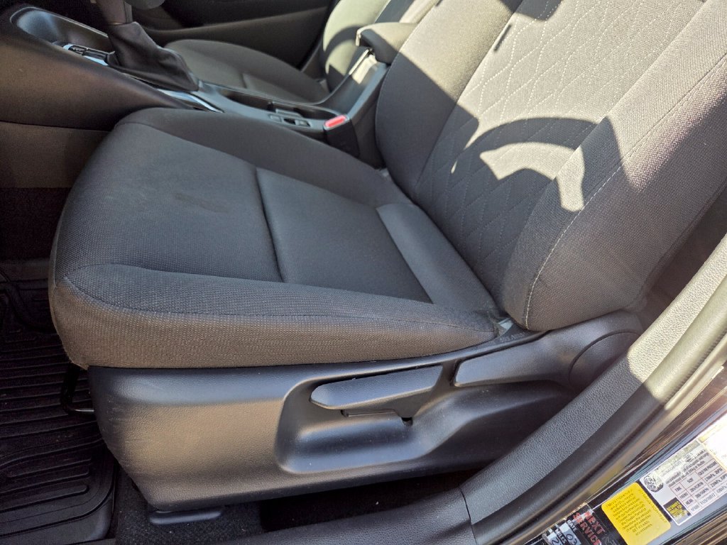 Used 2025 Toyota Corolla LE FWD image 10