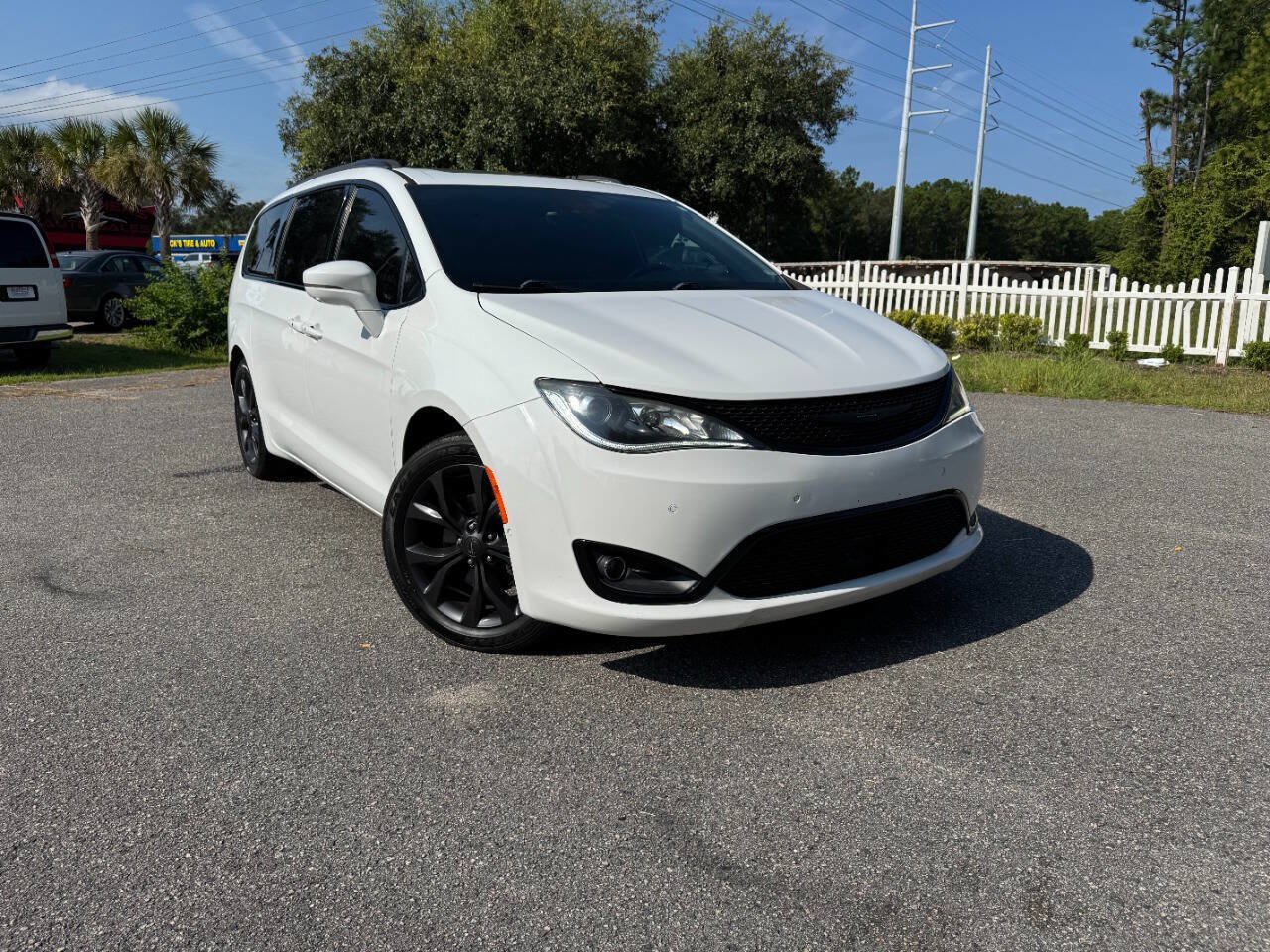 Used 2019 Chrysler Pacifica Limited w/ Advanced Safetytec Group FWD image 39