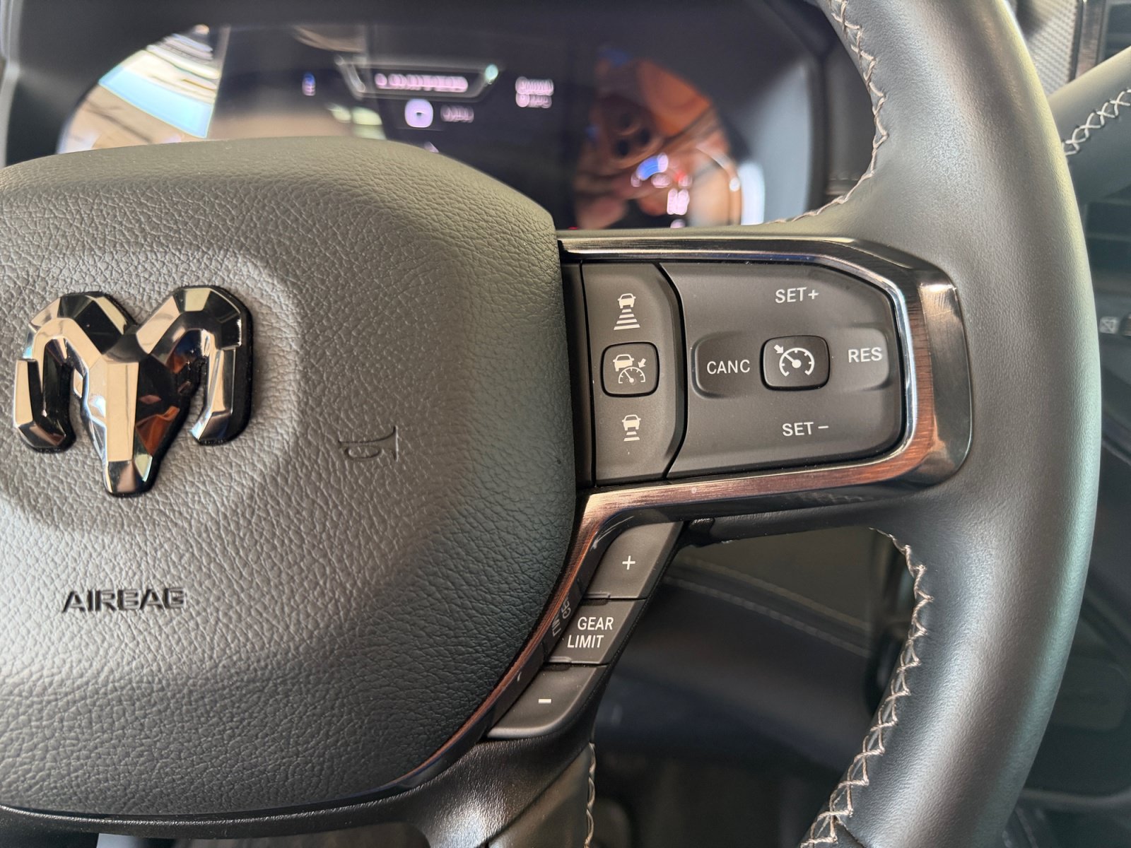 Used 2024 RAM 2500 Limited AWD/4WD image 17