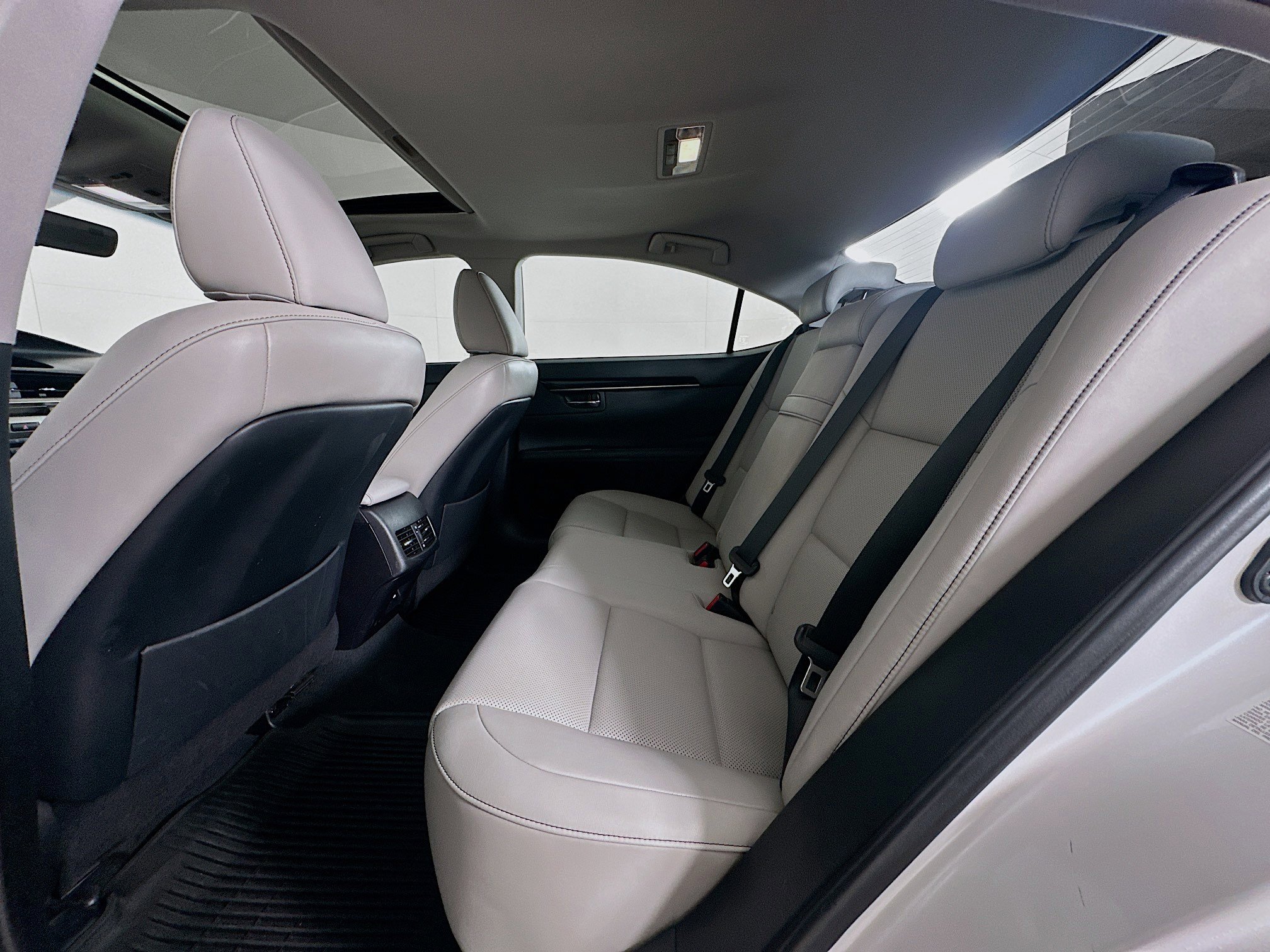 Used 2016 Lexus ES 350 w/ Accessory Package FWD image 27