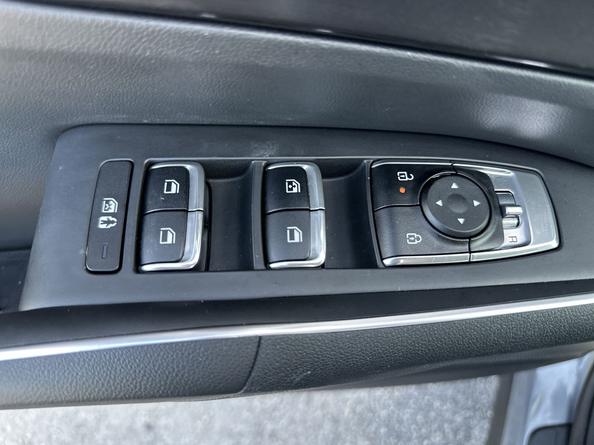 Certified 2024 Kia Sorento LX FWD image 15