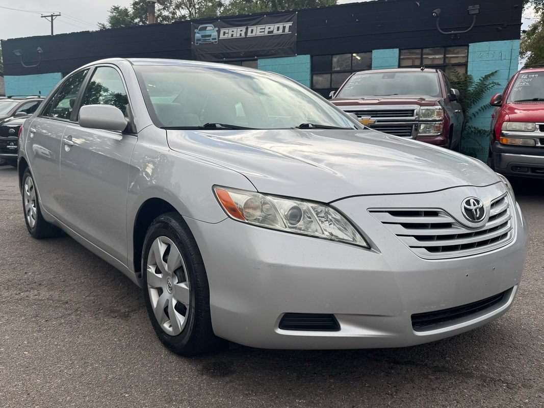 Used 2009 Toyota Camry LE FWD image 1