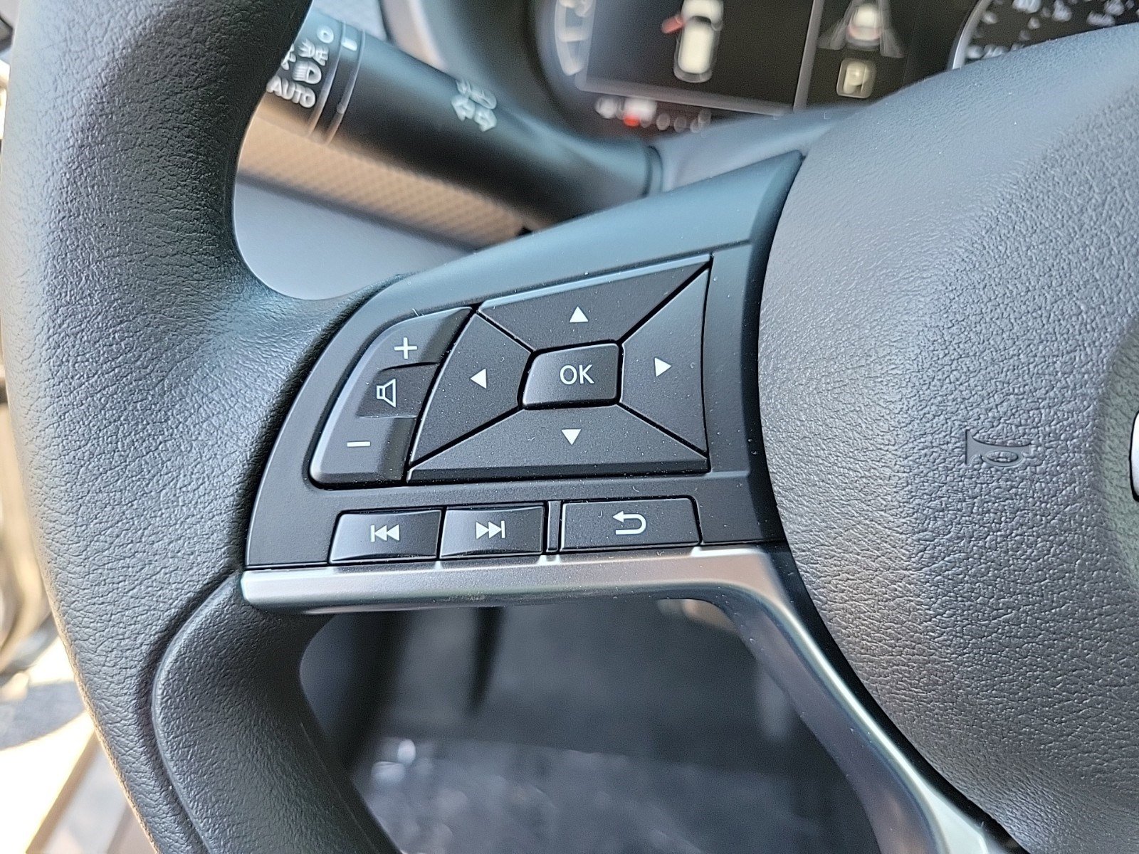 New 2024 Nissan Kicks SV w/ Interior Electronics Package image 27