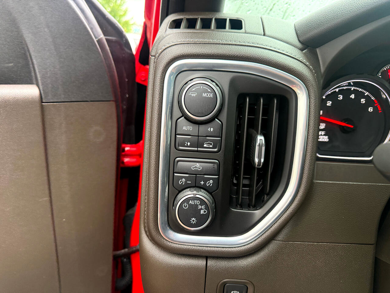 Used 2021 Chevrolet Silverado 1500 LT image 26