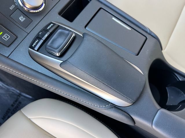 Used 2016 Lexus CT 200h w/ Navigation Package FWD image 28