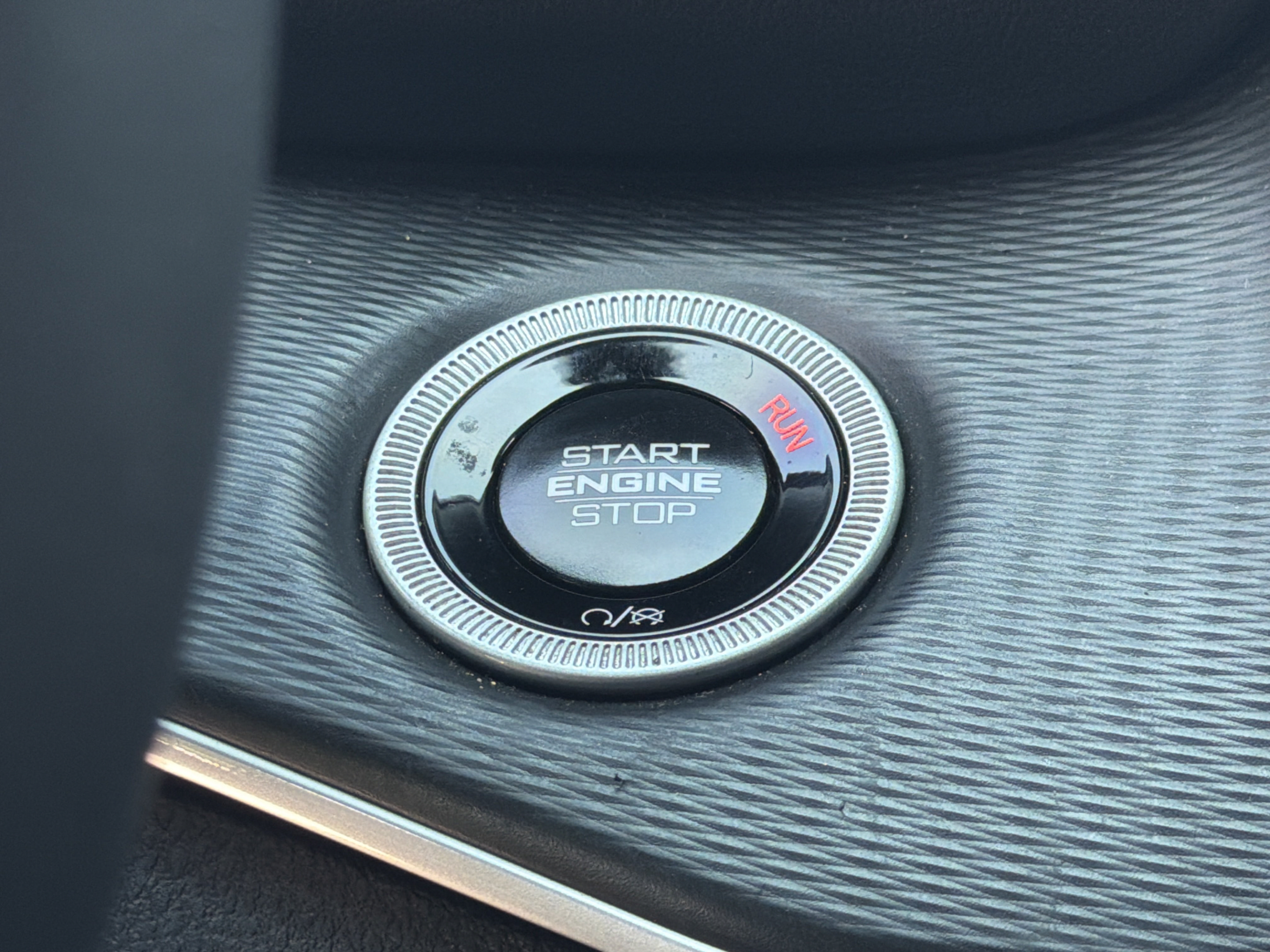 Used 2025 Jeep Grand Cherokee Laredo X RWD image 8