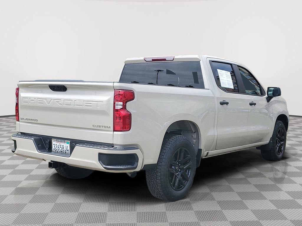 Used 2026 Chevrolet Silverado 1500 Custom w/ Turbomax Blackout Package RWD image 4