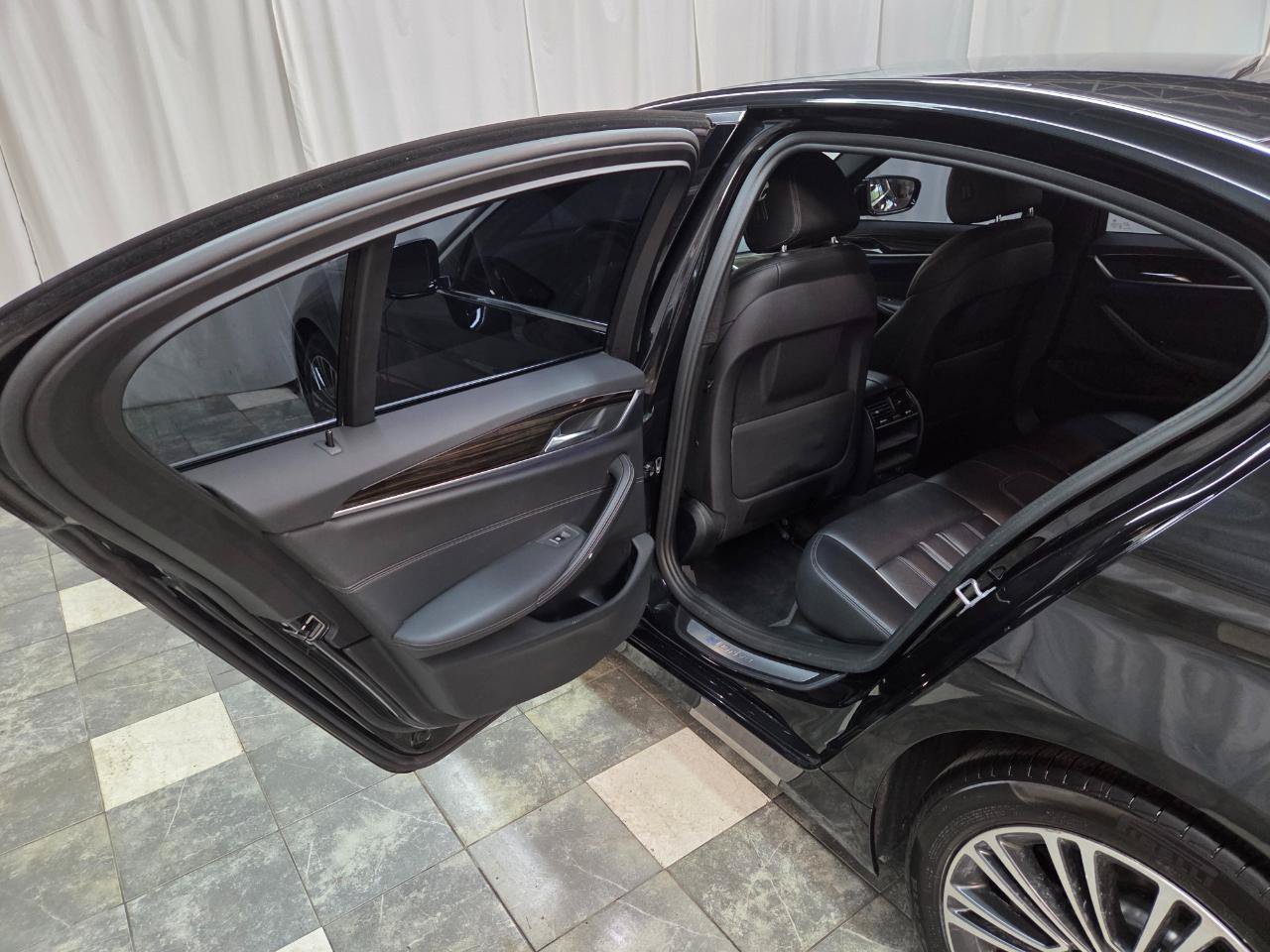 Used 2019 BMW 530e xDrive w/ Convenience Package AWD/4WD image 13