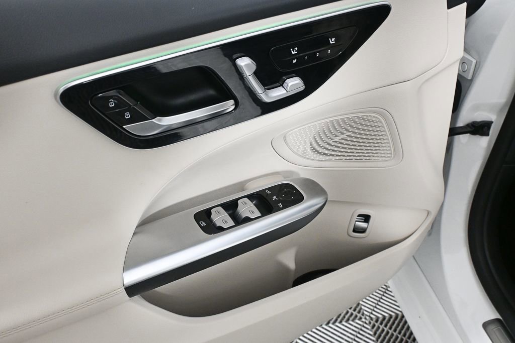 Used 2025 Mercedes-Benz C 300 Sedan image 7