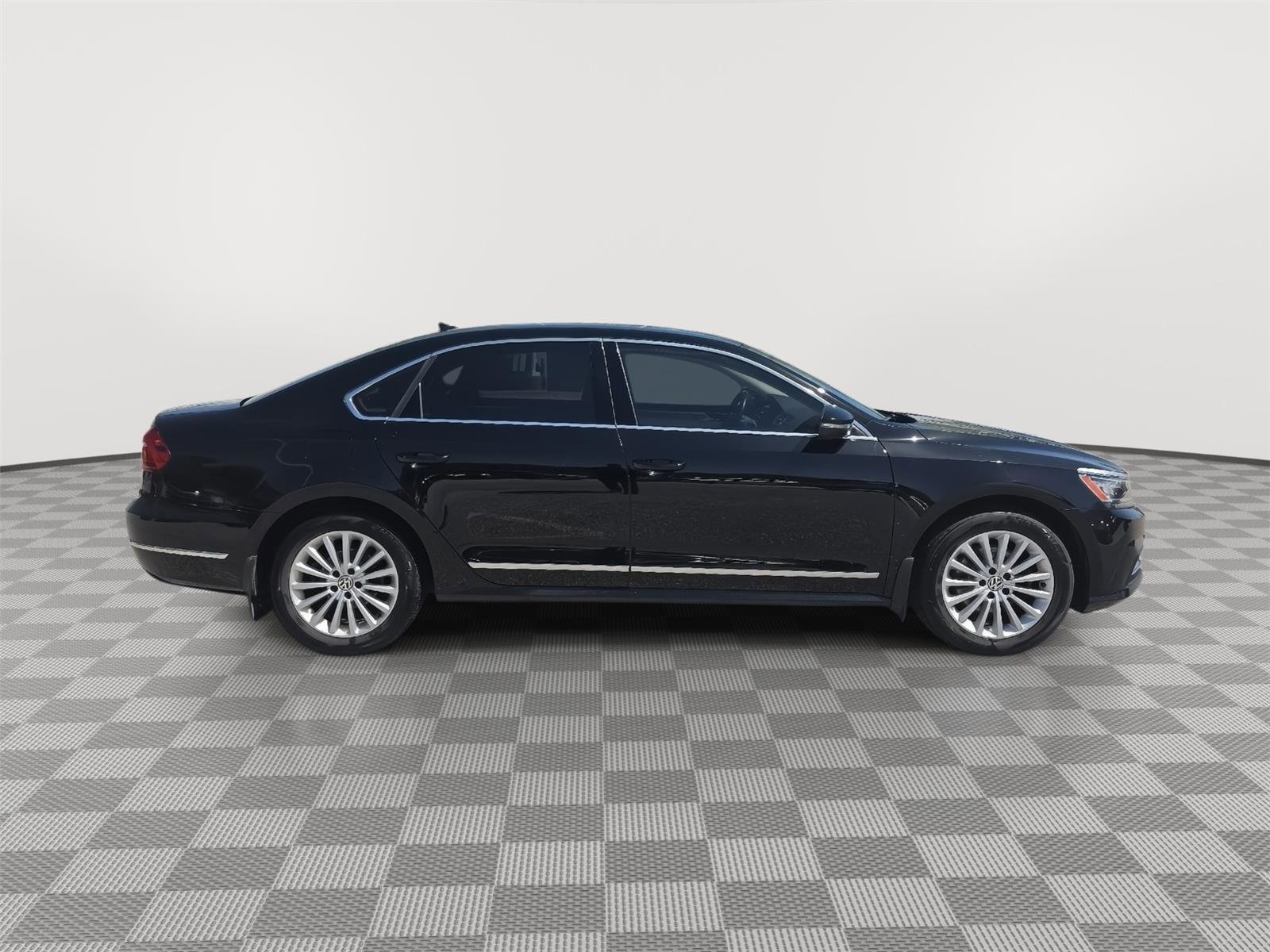 Used 2016 Volkswagen Passat 1.8T SE w/ Lighting Package (P06) FWD image 12