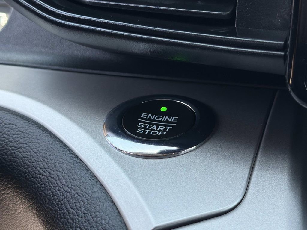 Used 2021 Ford Explorer XLT RWD image 25