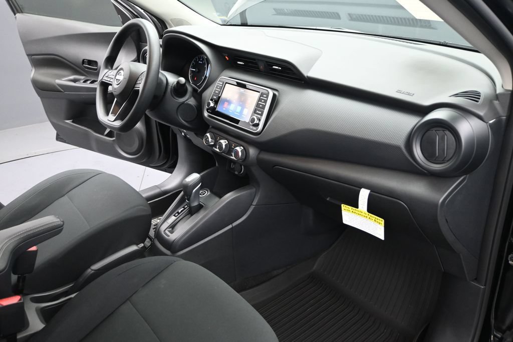 Certified 2025 Nissan Kicks Play S FWD image 29
