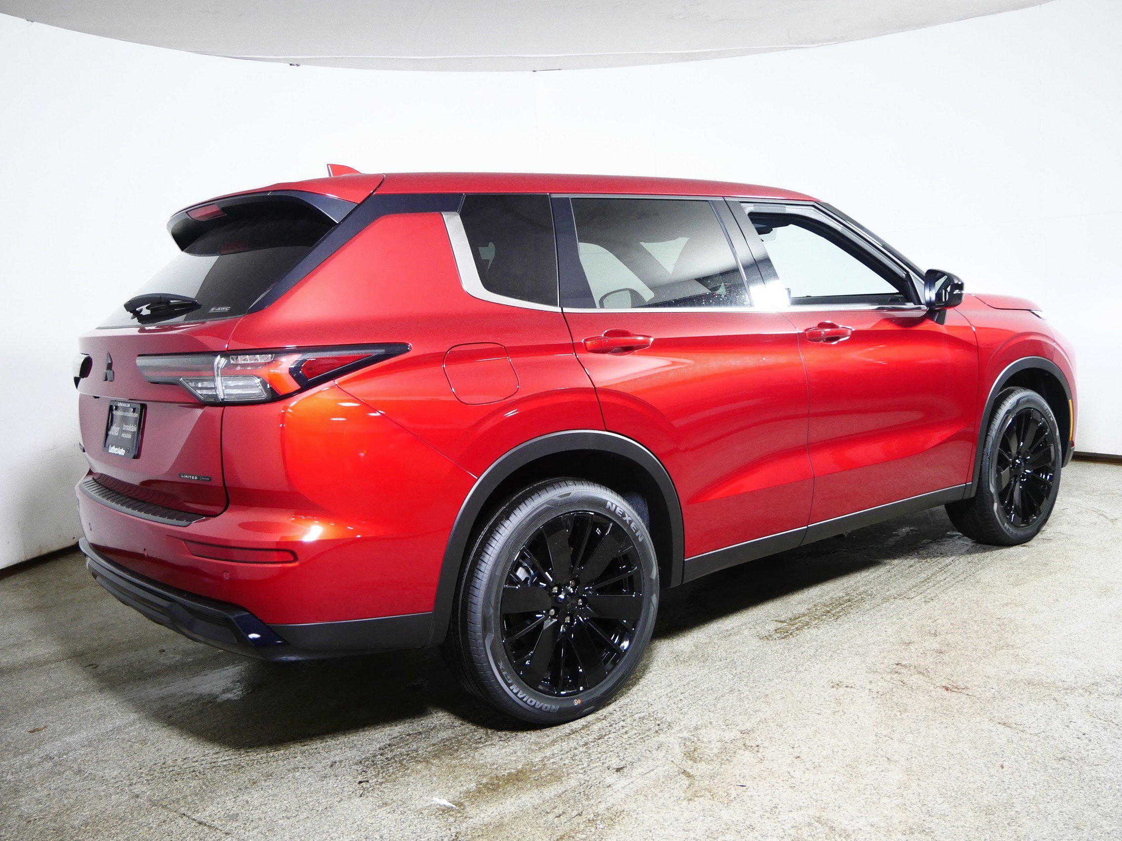 New 2026 Mitsubishi Outlander LE AWD/4WD image 2