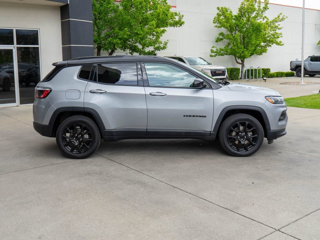 Used 2022 Jeep Compass Latitude w/ Convenience Group AWD/4WD image 8