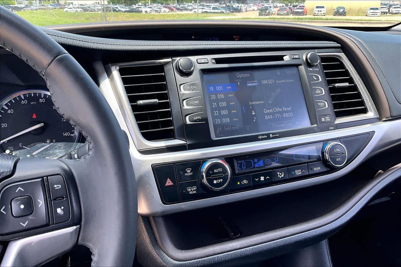 Used 2015 Toyota Highlander XLE FWD image 6