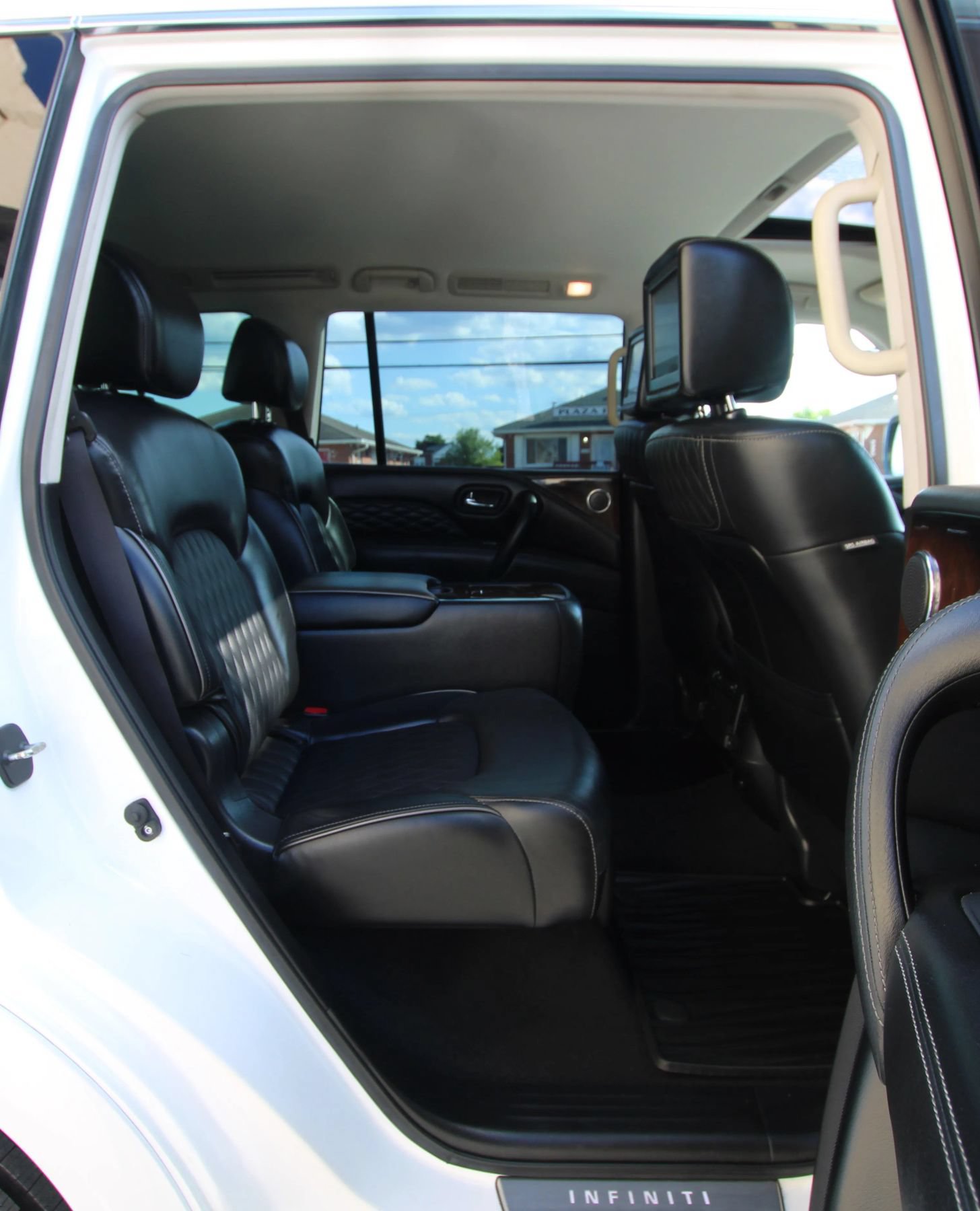 Used 2019 INFINITI QX80 Luxe w/ 22" Wheel Package AWD/4WD image 12