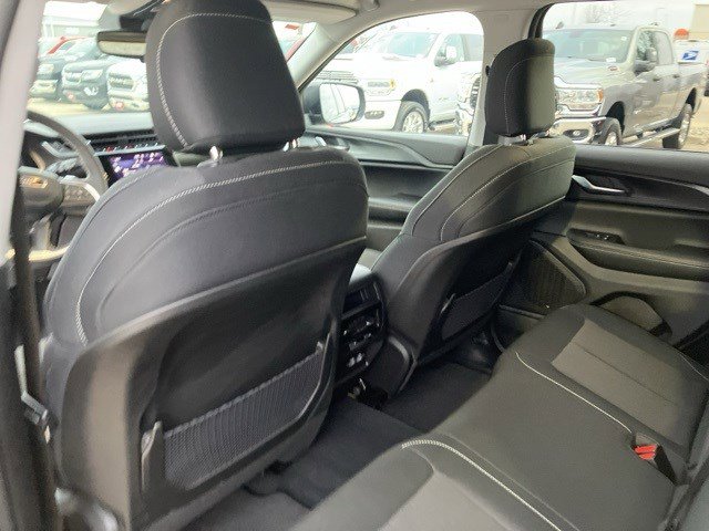 Certified 2023 Jeep Grand Cherokee Laredo w/ Luxury Tech Group I image 22