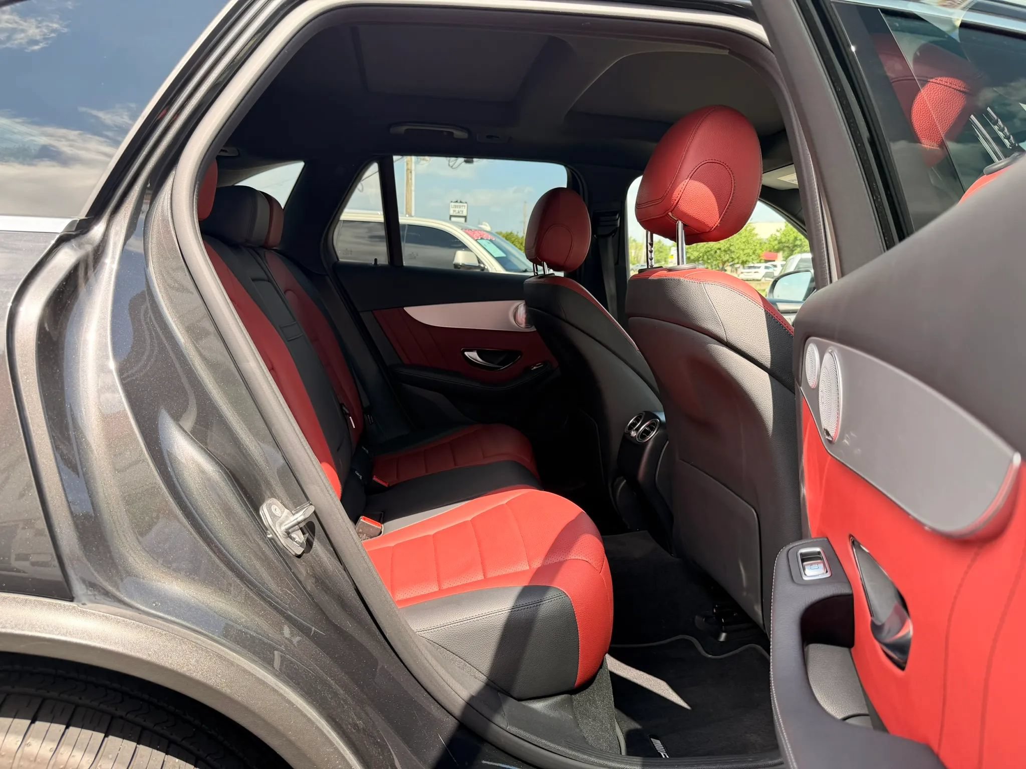Used 2020 Mercedes-Benz GLC 300 4MATIC image 32