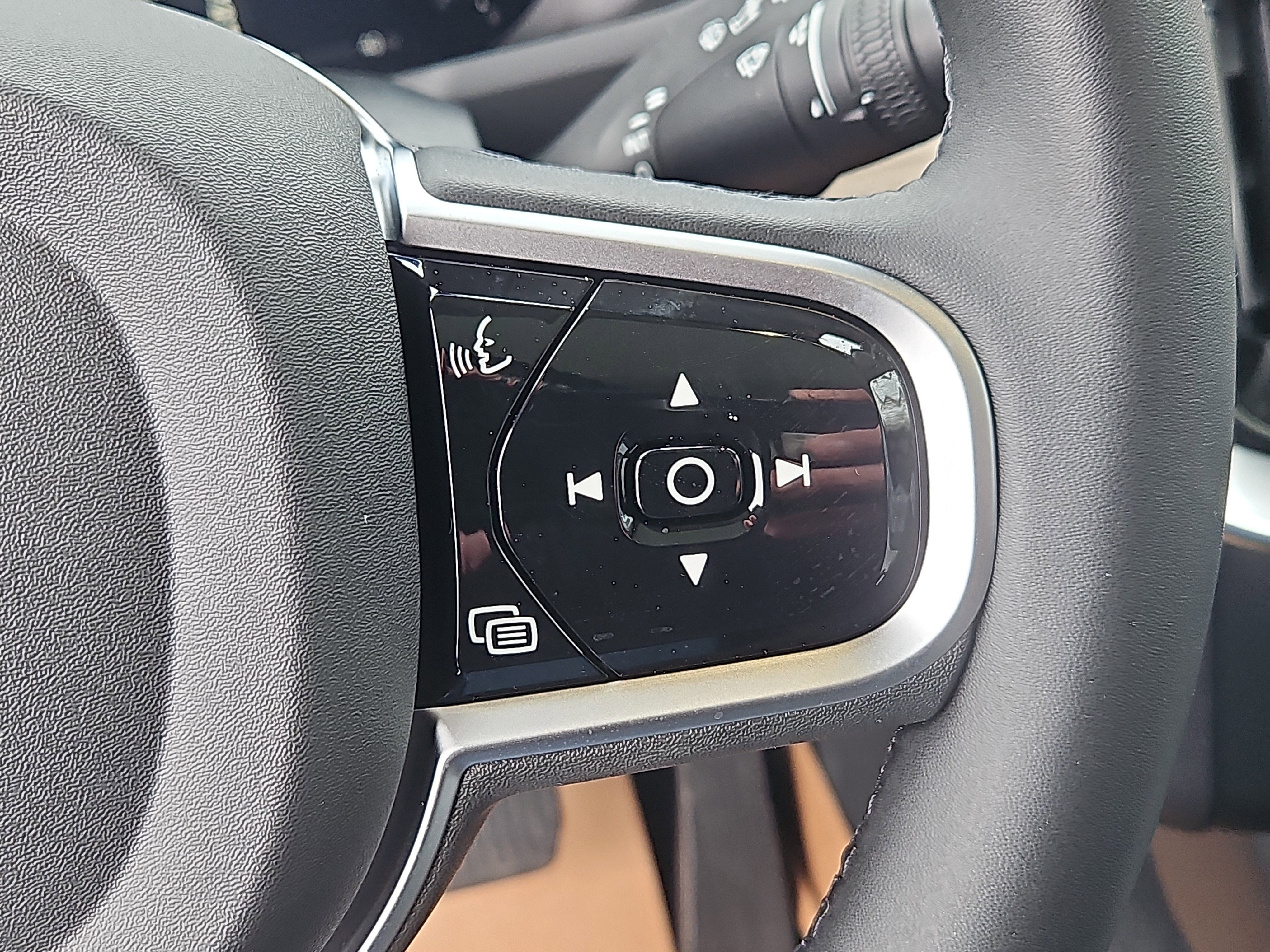 New 2026 Volvo XC90 B6 Plus w/ Protection Package Premier image 17