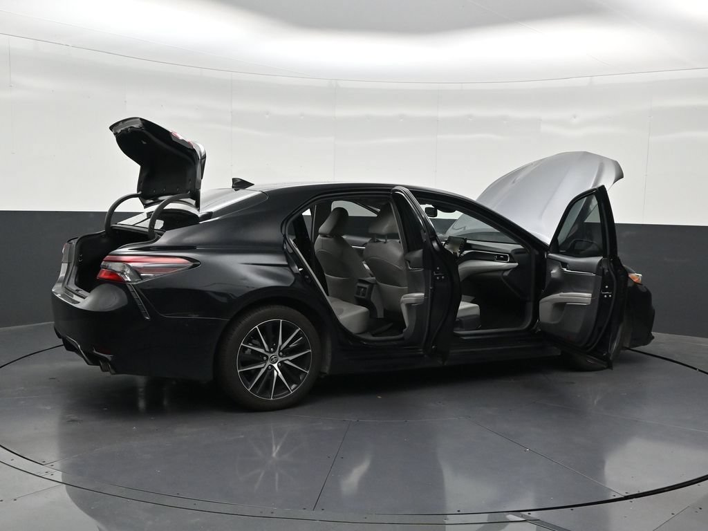 Used 2022 Toyota Camry SE w/ Audio Upgrade Package FWD image 31