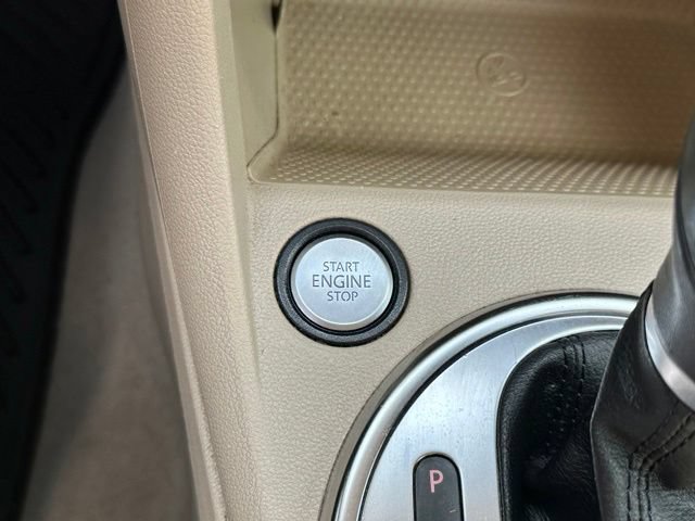 Used 2014 Volkswagen Beetle TDI FWD image 29