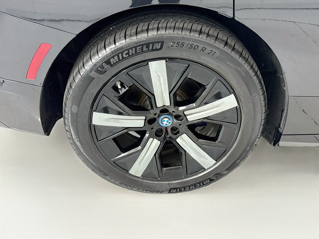 Certified 2024 BMW iX xDrive50 w/ Premium Package AWD/4WD image 31