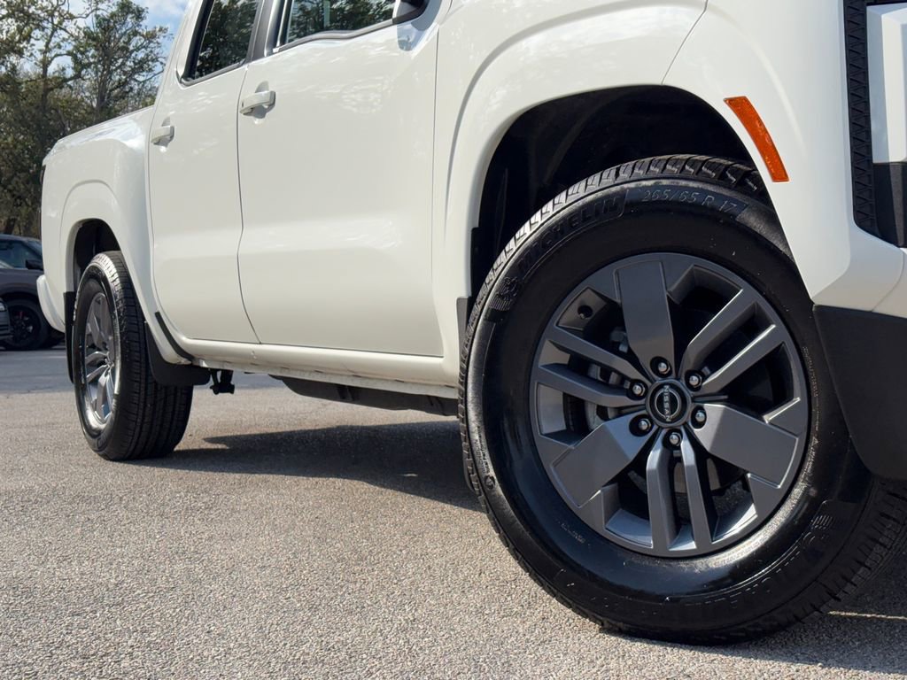 Used 2025 Nissan Frontier SV w/ SV Convenience Package image 2