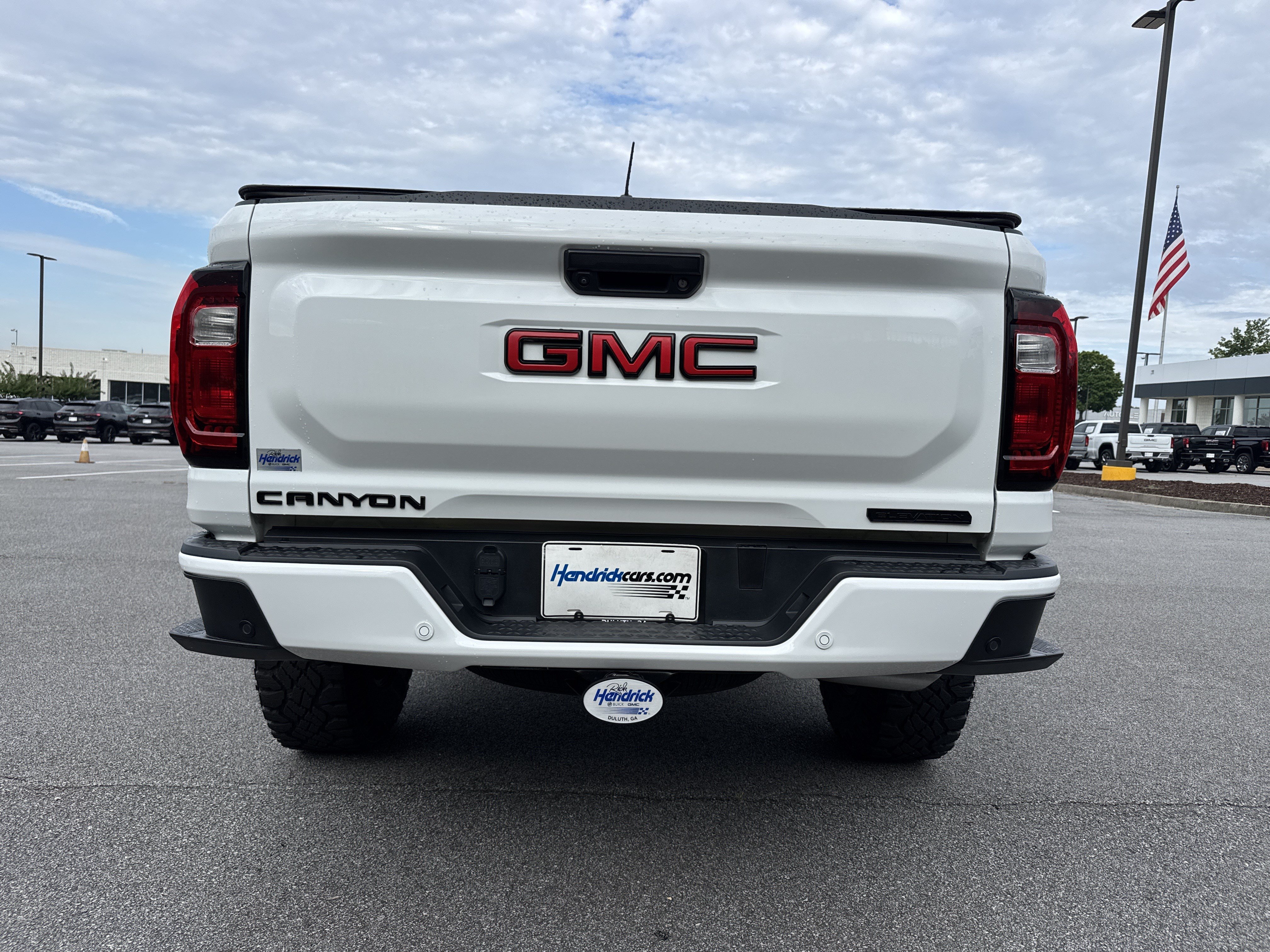 Used 2024 GMC Canyon Elevation w/ Elevation Premium Package AWD/4WD image 9
