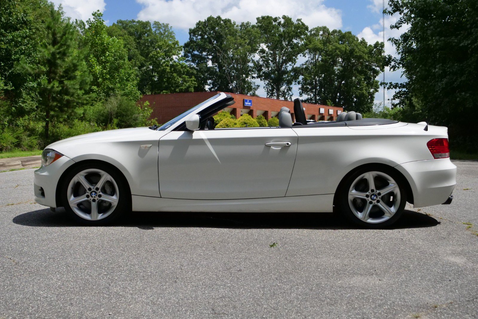 Used 2011 BMW 135i Convertible RWD image 48