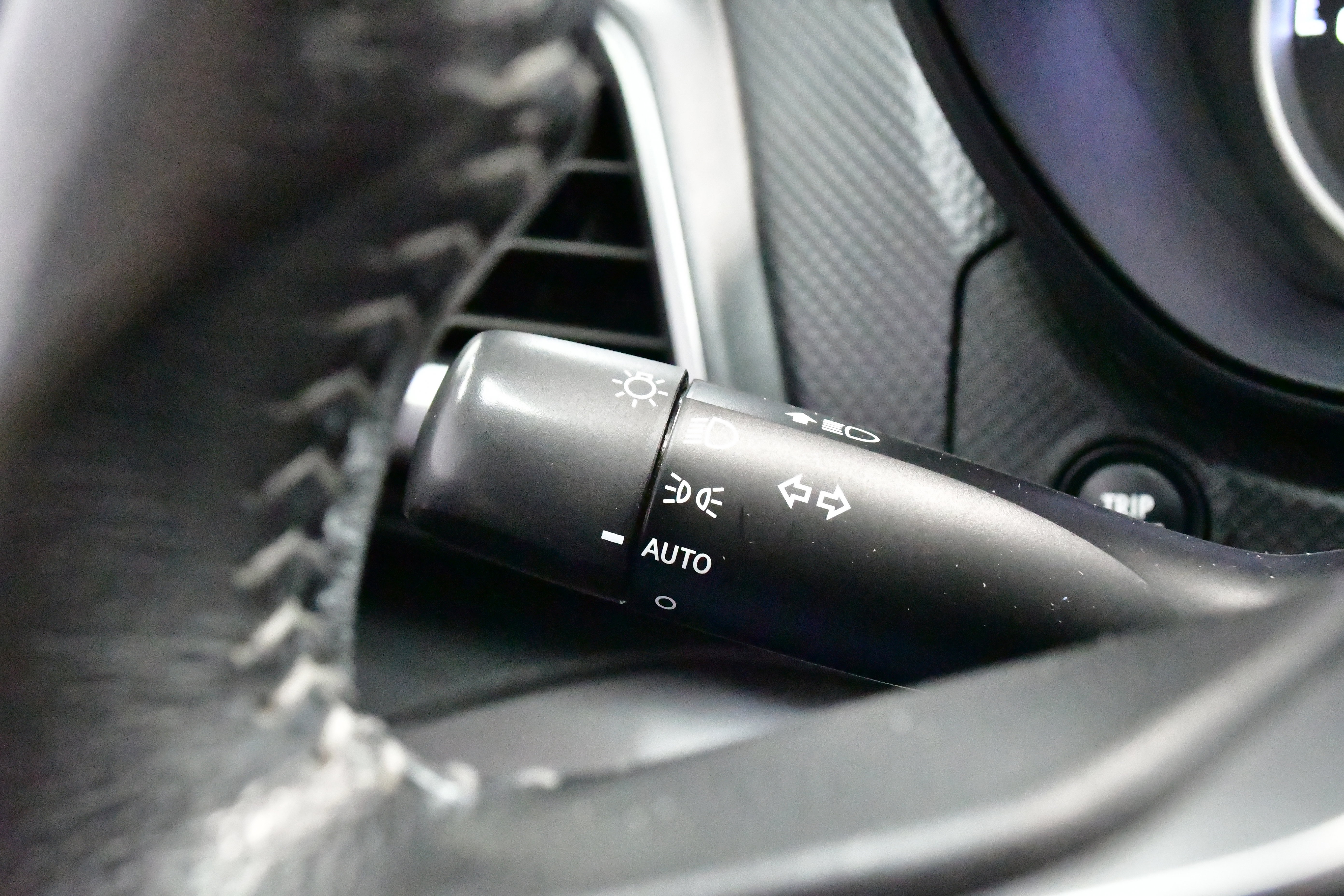 Used 2019 Subaru Forester Premium w/ All-Weather Package image 32