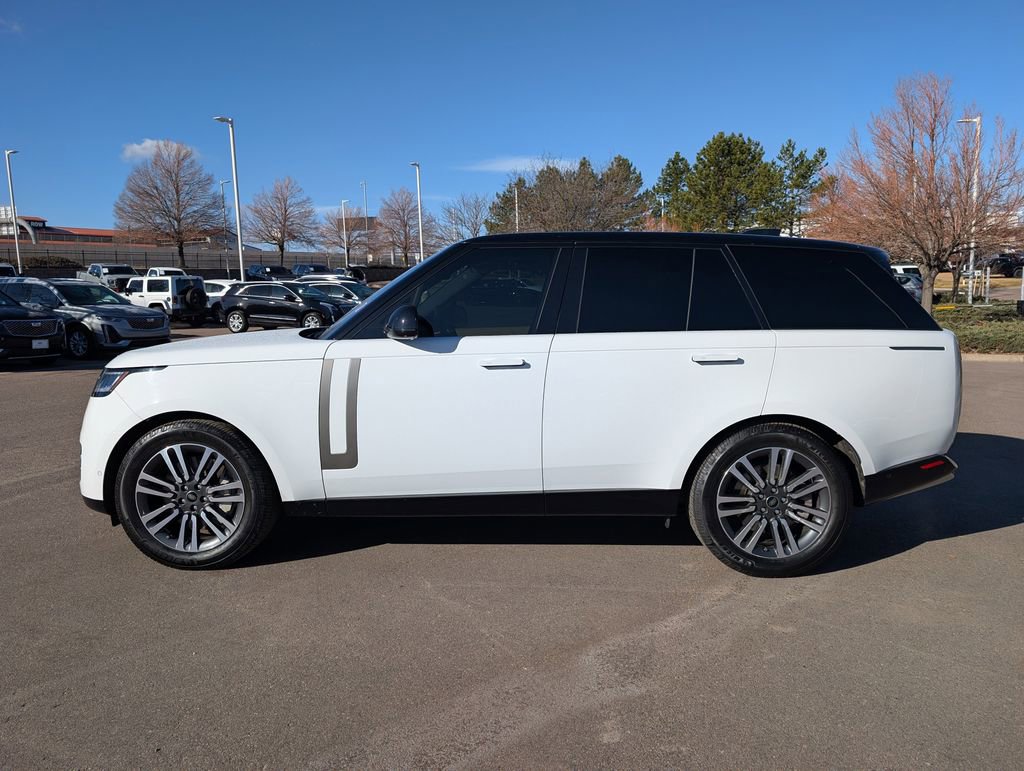 Used 2023 Land Rover Range Rover SE image 3