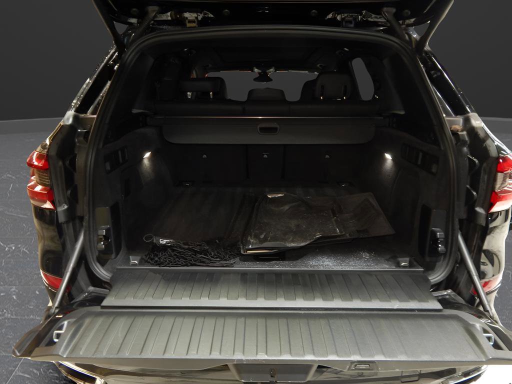 Used 2021 BMW X5 xDrive40i w/ M Sport Package image 7