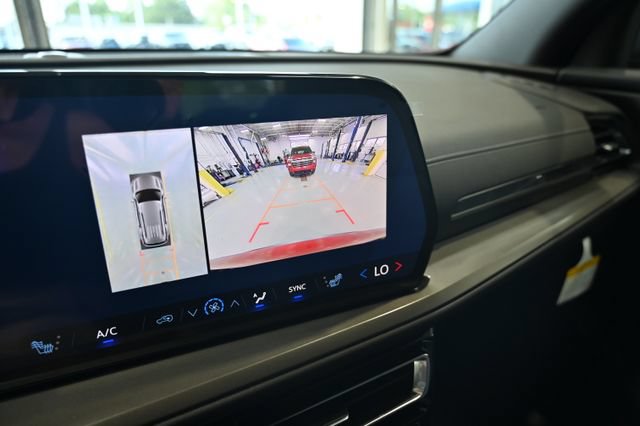 New 2026 Chevrolet Traverse LT w/ Driver Confidence Package FWD image 16
