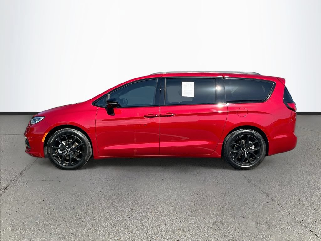 Certified 2026 Chrysler Pacifica Limited w/ S Appearance Package FWD image 4