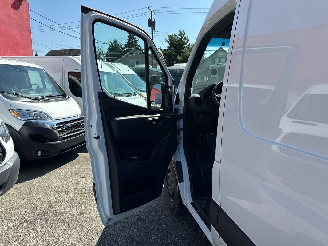 Used 2025 Mercedes-Benz Sprinter 2500 image 12