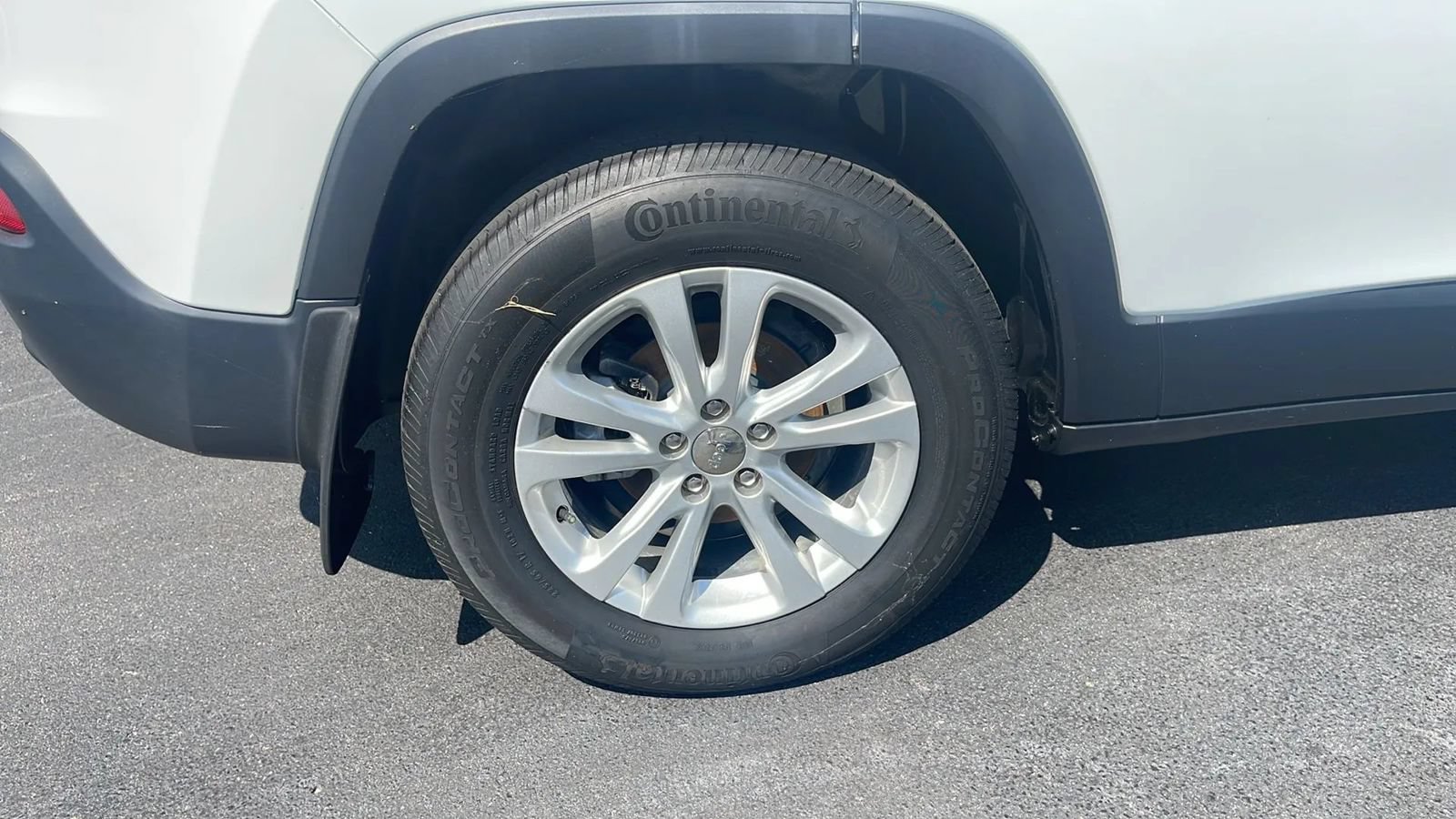 Used 2015 Jeep Cherokee Sport FWD image 25