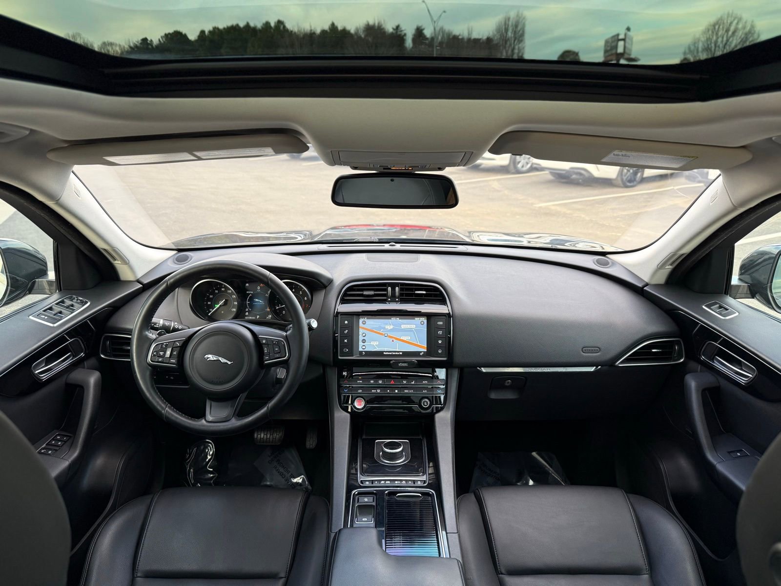 Used 2018 Jaguar F-PACE Premium image 25