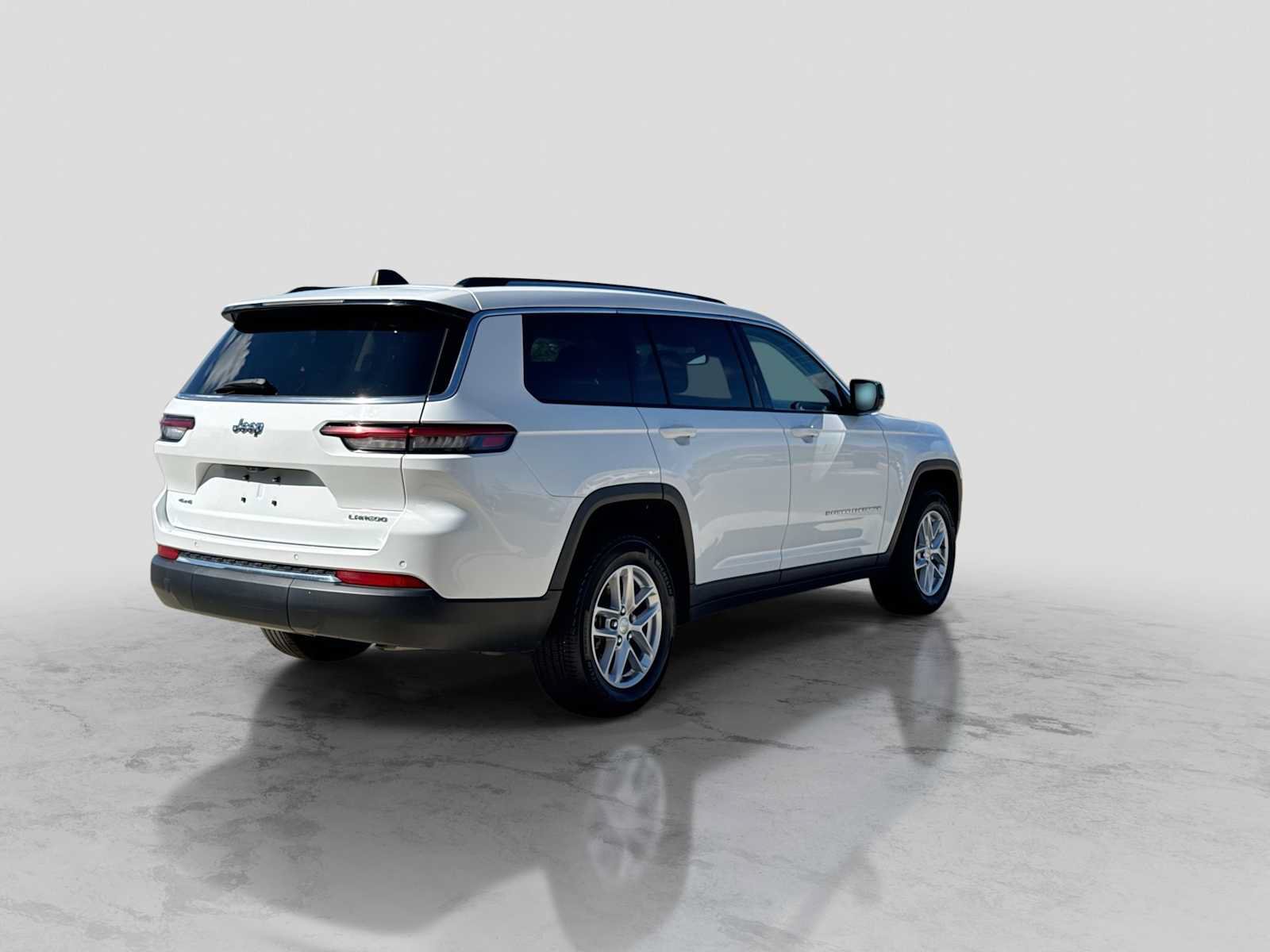 Used 2023 Jeep Grand Cherokee L Laredo w/ Luxury Tech Group I AWD/4WD image 6
