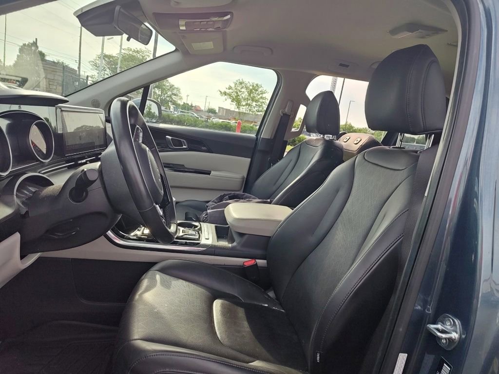 Used 2024 Kia Carnival EX FWD image 6