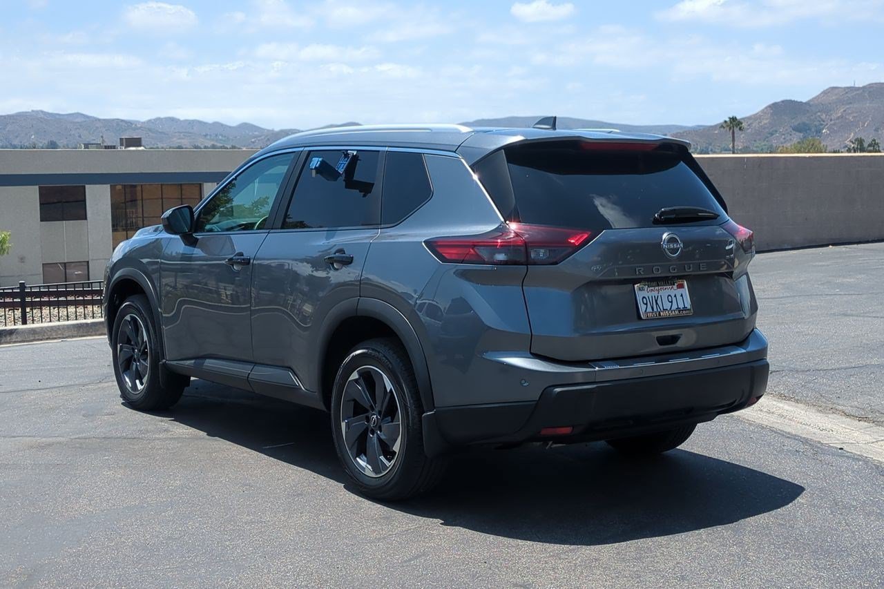 Certified 2025 Nissan Rogue SV w/ SV Premium Package FWD image 8