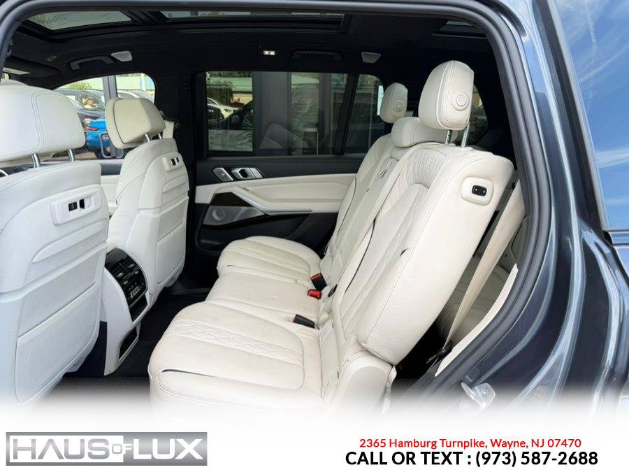 Used 2020 BMW X7 M50i w/ Dynamic Handling Package AWD/4WD image 17
