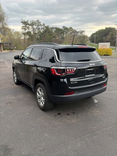 Used 2024 Jeep Compass Latitude image 10