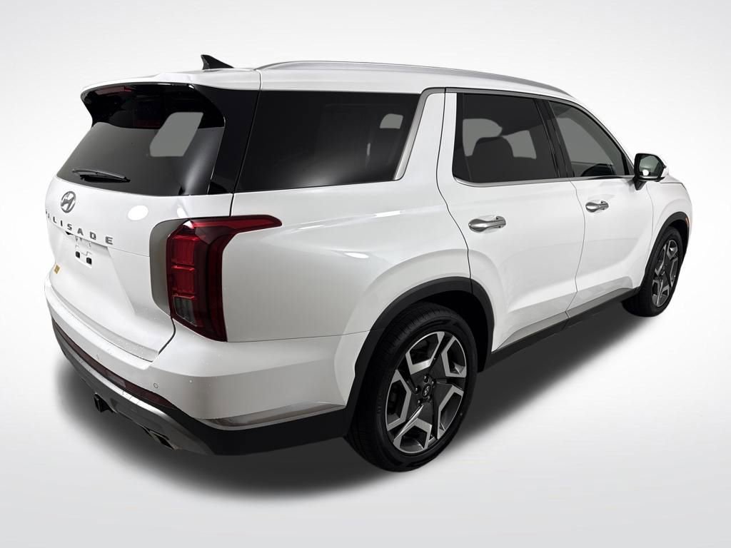 Used 2023 Hyundai Palisade Limited image 3