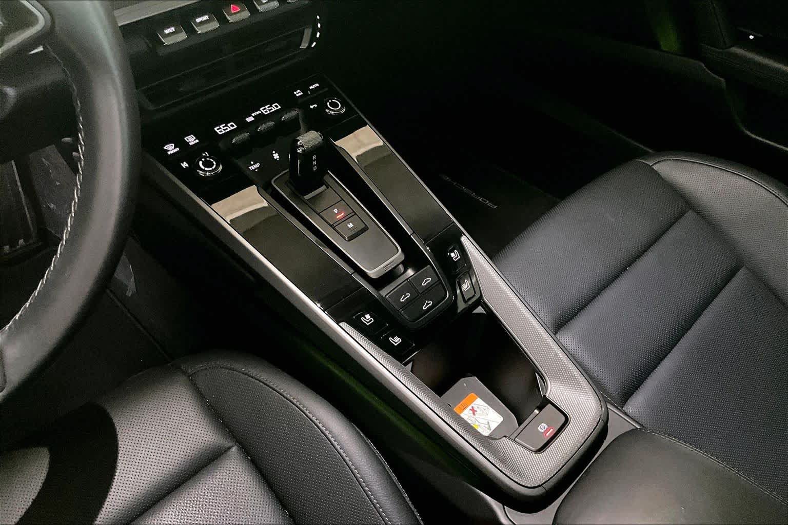 Used 2024 Porsche 911 Carrera RWD image 15