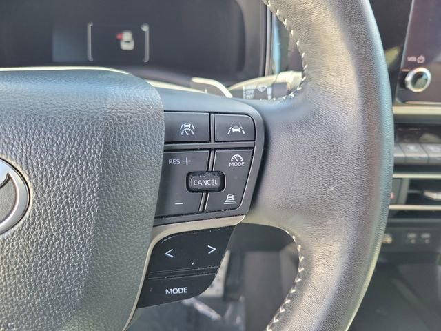 Used 2025 Toyota Camry SE w/ Convenience Package image 15